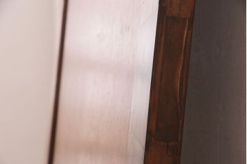 昭和中期のドアをリペア&カスタム!設置場所に合わせてリサイズ。ドアノブ、蝶番は取り外し、埋め木加工。(木製ドア、建具)