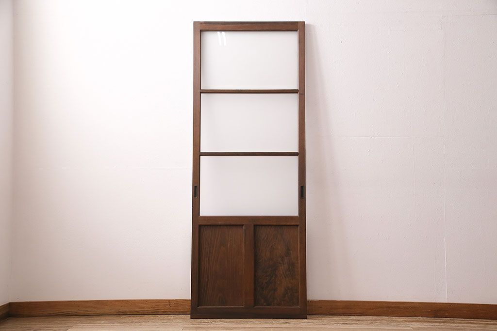 ガラス戸をリペア&カスタム!設置場所に合わせてリサイズ。戸車を取り付け。クリアガラスのみすりガラスへ入れ替え。(引き戸、建具)