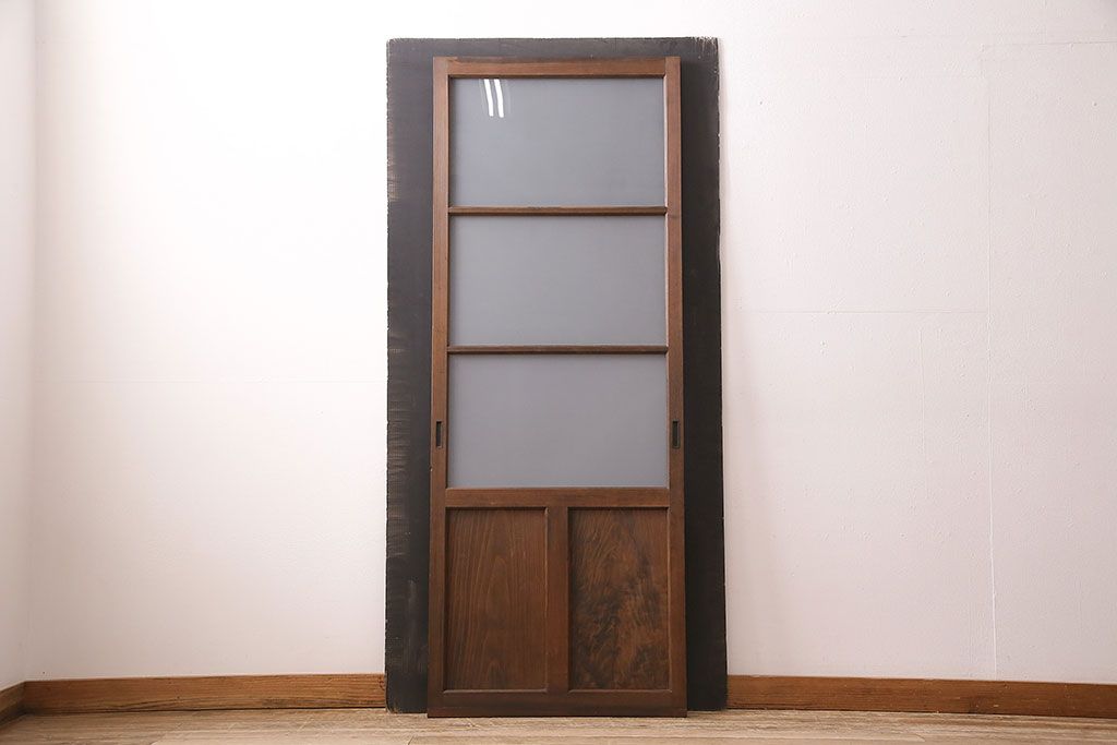 ガラス戸をリペア&カスタム!設置場所に合わせてリサイズ。戸車を取り付け。クリアガラスのみすりガラスへ入れ替え。(引き戸、建具)