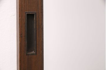 ガラス戸をリペア&カスタム!設置場所に合わせてリサイズ。戸車を取り付け。クリアガラスのみすりガラスへ入れ替え。(引き戸、建具)