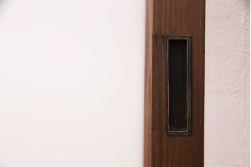 ガラス戸をリペア&カスタム!設置場所に合わせてリサイズ。戸車を取り付け。クリアガラスのみすりガラスへ入れ替え。(引き戸、建具)