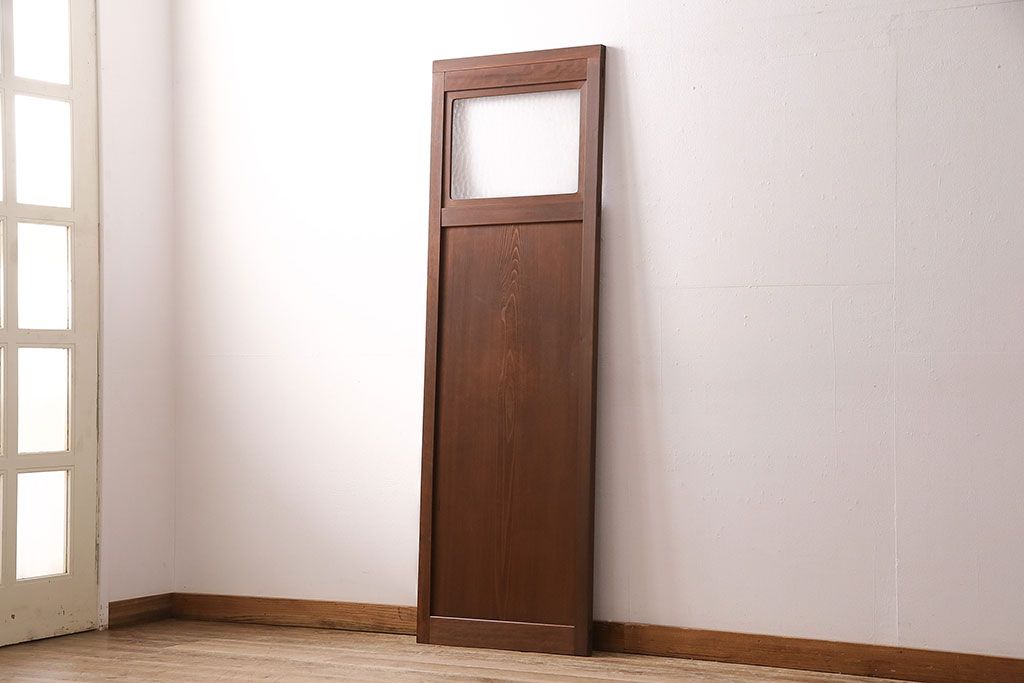 昭和中期のドアをリペア&カスタム!設置場所に合わせてリサイズ。ドアノブ、蝶番は取り外し、埋め木加工。現状に近しい色味に着色し仕上げ。(木製ドア、建具)