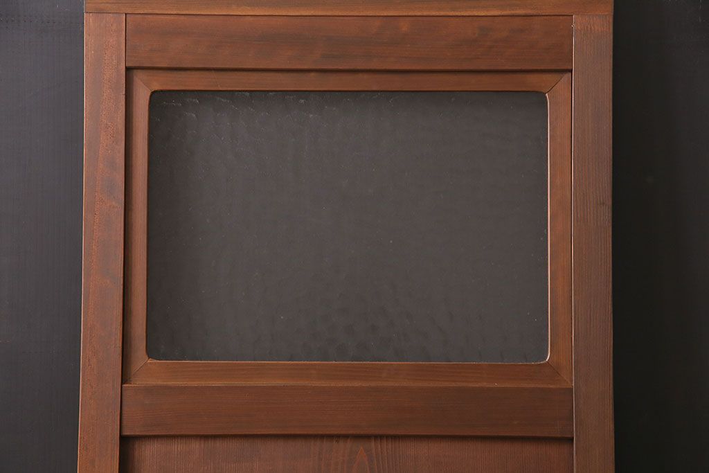 昭和中期のドアをリペア&カスタム!設置場所に合わせてリサイズ。ドアノブ、蝶番は取り外し、埋め木加工。現状に近しい色味に着色し仕上げ。(木製ドア、建具)