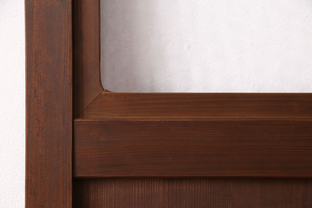 昭和中期のドアをリペア&カスタム!設置場所に合わせてリサイズ。ドアノブ、蝶番は取り外し、埋め木加工。現状に近しい色味に着色し仕上げ。(木製ドア、建具)