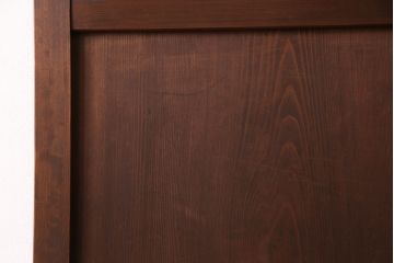 昭和中期のドアをリペア&カスタム!設置場所に合わせてリサイズ。ドアノブ、蝶番は取り外し、埋め木加工。現状に近しい色味に着色し仕上げ。(木製ドア、建具)