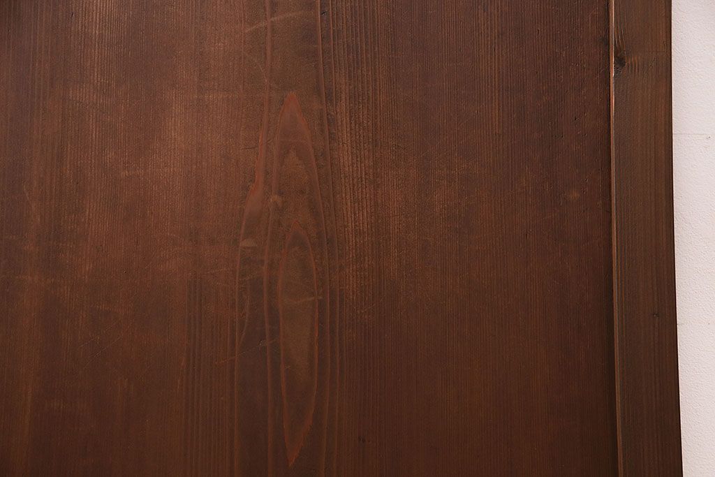 昭和中期のドアをリペア&カスタム!設置場所に合わせてリサイズ。ドアノブ、蝶番は取り外し、埋め木加工。現状に近しい色味に着色し仕上げ。(木製ドア、建具)