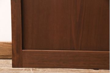 昭和中期のドアをリペア&カスタム!設置場所に合わせてリサイズ。ドアノブ、蝶番は取り外し、埋め木加工。現状に近しい色味に着色し仕上げ。(木製ドア、建具)