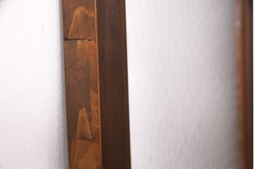 昭和中期のドアをリペア&カスタム!設置場所に合わせてリサイズ。ドアノブ、蝶番は取り外し、埋め木加工。現状に近しい色味に着色し仕上げ。(木製ドア、建具)