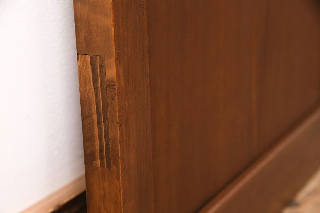 昭和中期のドアをリペア&カスタム!設置場所に合わせてリサイズ。ドアノブ、蝶番は取り外し、埋め木加工。現状に近しい色味に着色し仕上げ。(木製ドア、建具)