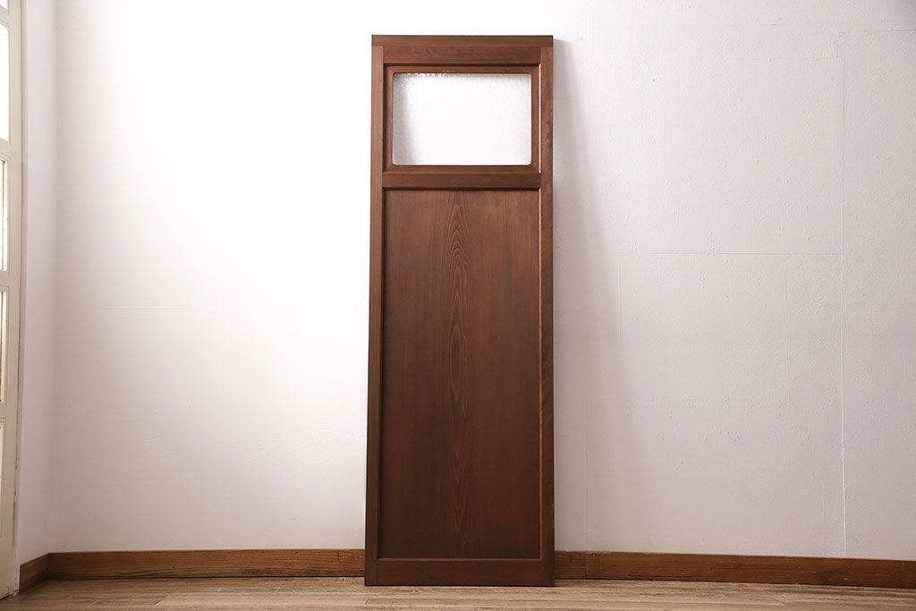 昭和中期のドアをリペア&カスタム!設置場所に合わせてリサイズ。ドアノブ、蝶番は取り外し、埋め木加工。現状に近しい色味に着色し仕上げ。(木製ドア、建具)