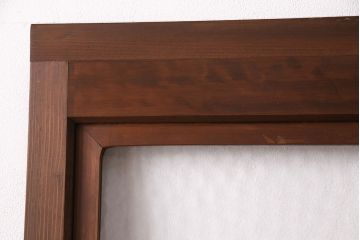 昭和中期のドアをリペア&カスタム!設置場所に合わせてリサイズ。ドアノブ、蝶番は取り外し、埋め木加工。現状に近しい色味に着色し仕上げ。(木製ドア、建具)