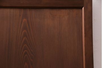 昭和中期のドアをリペア&カスタム!設置場所に合わせてリサイズ。ドアノブ、蝶番は取り外し、埋め木加工。現状に近しい色味に着色し仕上げ。(木製ドア、建具)