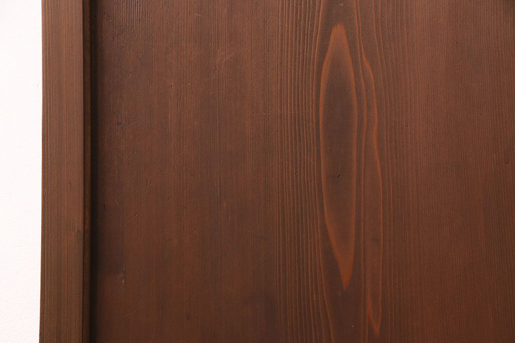 昭和中期のドアをリペア&カスタム!設置場所に合わせてリサイズ。ドアノブ、蝶番は取り外し、埋め木加工。現状に近しい色味に着色し仕上げ。(木製ドア、建具)