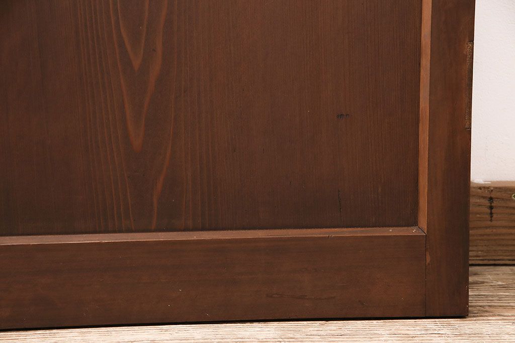 昭和中期のドアをリペア&カスタム!設置場所に合わせてリサイズ。ドアノブ、蝶番は取り外し、埋め木加工。現状に近しい色味に着色し仕上げ。(木製ドア、建具)