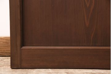 昭和中期のドアをリペア&カスタム!設置場所に合わせてリサイズ。ドアノブ、蝶番は取り外し、埋め木加工。現状に近しい色味に着色し仕上げ。(木製ドア、建具)