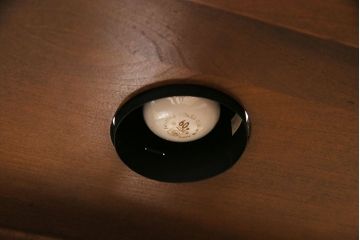 ドレクセルヘリテイジの照明付きキャビネットをリペア&カスタム!ガラス棚板を新たに製作し、入れ替え。現状に近しい色味に着色し仕上げ。(食器棚、収納棚、カップボード)