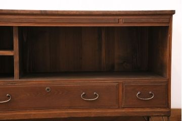 アンティークのサイドボードをリペア&カスタム!板戸をすりガラス入りガラス戸へ変更。戸内棚板等を撤去し、取り外し可能な棚板を新たに製作。鉄脚を取り付け。(リビングボード、収納棚)