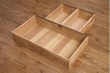 アンティークのサイドボードをリペア&カスタム!板戸をすりガラス入りガラス戸へ変更。戸内棚板等を撤去し、取り外し可能な棚板を新たに製作。鉄脚を取り付け。(リビングボード、収納棚)