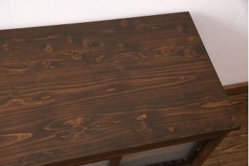 アンティークのサイドボードをリペア&カスタム!板戸をすりガラス入りガラス戸へ変更。戸内棚板等を撤去し、取り外し可能な棚板を新たに製作。鉄脚を取り付け。(リビングボード、収納棚)