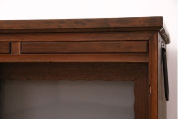 アンティークのサイドボードをリペア&カスタム!板戸をすりガラス入りガラス戸へ変更。戸内棚板等を撤去し、取り外し可能な棚板を新たに製作。鉄脚を取り付け。(リビングボード、収納棚)