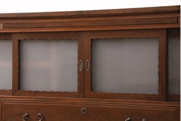 アンティークのサイドボードをリペア&カスタム!板戸をすりガラス入りガラス戸へ変更。戸内棚板等を撤去し、取り外し可能な棚板を新たに製作。鉄脚を取り付け。(リビングボード、収納棚)