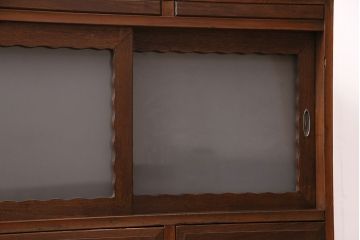 アンティークのサイドボードをリペア&カスタム!板戸をすりガラス入りガラス戸へ変更。戸内棚板等を撤去し、取り外し可能な棚板を新たに製作。鉄脚を取り付け。(リビングボード、収納棚)