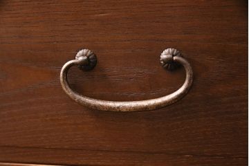 アンティークのサイドボードをリペア&カスタム!板戸をすりガラス入りガラス戸へ変更。戸内棚板等を撤去し、取り外し可能な棚板を新たに製作。鉄脚を取り付け。(リビングボード、収納棚)