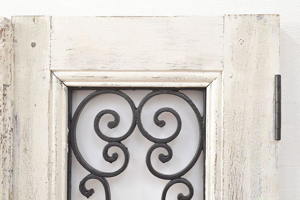 フランスアンティークの親子ドアをリペア&カスタム!ガラスをアクリル板へ差し替え。本体はアンティークホワイトのペイント、アイアン部には黒の着色をし仕上げ。(木製ドア、扉、建具)
