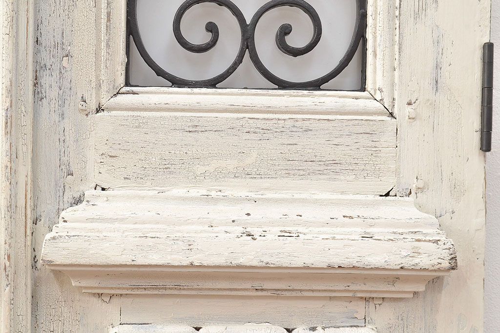 フランスアンティークの親子ドアをリペア&カスタム!ガラスをアクリル板へ差し替え。本体はアンティークホワイトのペイント、アイアン部には黒の着色をし仕上げ。(木製ドア、扉、建具)