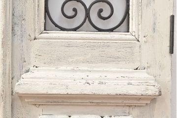 フランスアンティークの親子ドアをリペア&カスタム!ガラスをアクリル板へ差し替え。本体はアンティークホワイトのペイント、アイアン部には黒の着色をし仕上げ。(木製ドア、扉、建具)