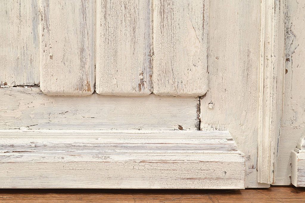 フランスアンティークの親子ドアをリペア&カスタム!ガラスをアクリル板へ差し替え。本体はアンティークホワイトのペイント、アイアン部には黒の着色をし仕上げ。(木製ドア、扉、建具)