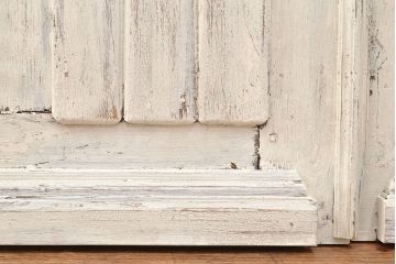 フランスアンティークの親子ドアをリペア&カスタム!ガラスをアクリル板へ差し替え。本体はアンティークホワイトのペイント、アイアン部には黒の着色をし仕上げ。(木製ドア、扉、建具)