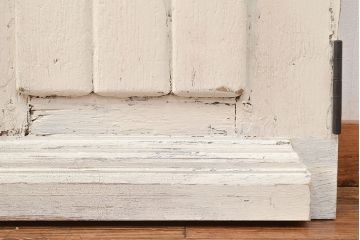 フランスアンティークの親子ドアをリペア&カスタム!ガラスをアクリル板へ差し替え。本体はアンティークホワイトのペイント、アイアン部には黒の着色をし仕上げ。(木製ドア、扉、建具)