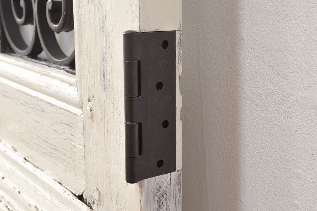 フランスアンティークの親子ドアをリペア&カスタム!ガラスをアクリル板へ差し替え。本体はアンティークホワイトのペイント、アイアン部には黒の着色をし仕上げ。(木製ドア、扉、建具)