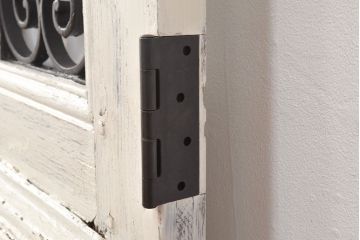 フランスアンティークの親子ドアをリペア&カスタム!ガラスをアクリル板へ差し替え。本体はアンティークホワイトのペイント、アイアン部には黒の着色をし仕上げ。(木製ドア、扉、建具)