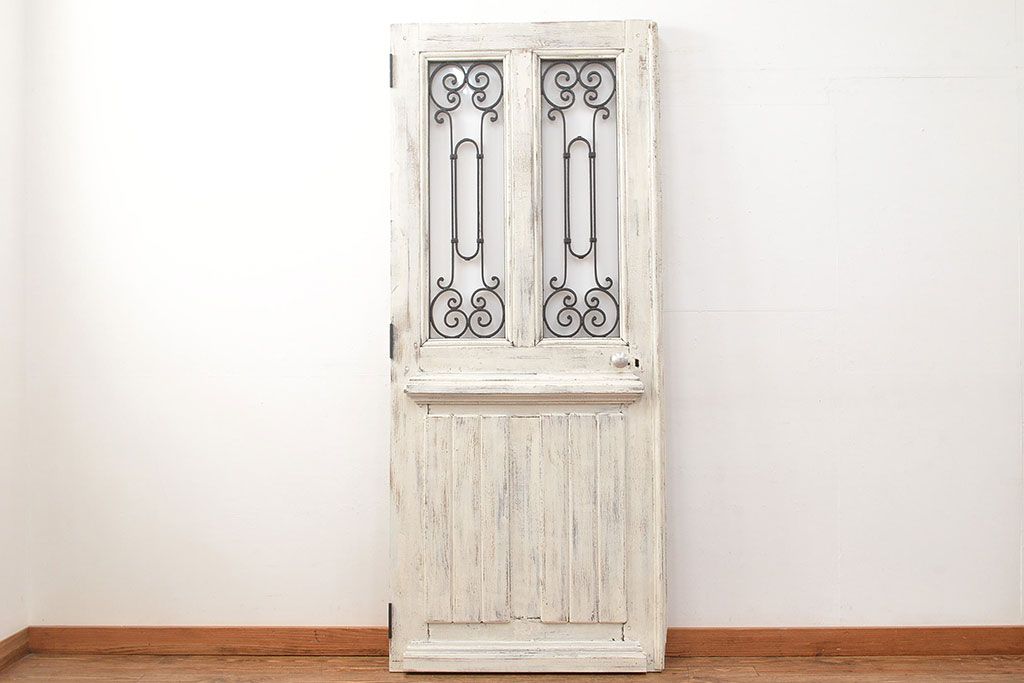 フランスアンティークの親子ドアをリペア&カスタム!ガラスをアクリル板へ差し替え。本体はアンティークホワイトのペイント、アイアン部には黒の着色をし仕上げ。(木製ドア、扉、建具)