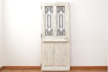 フランスアンティークの親子ドアをリペア&カスタム!ガラスをアクリル板へ差し替え。本体はアンティークホワイトのペイント、アイアン部には黒の着色をし仕上げ。(木製ドア、扉、建具)