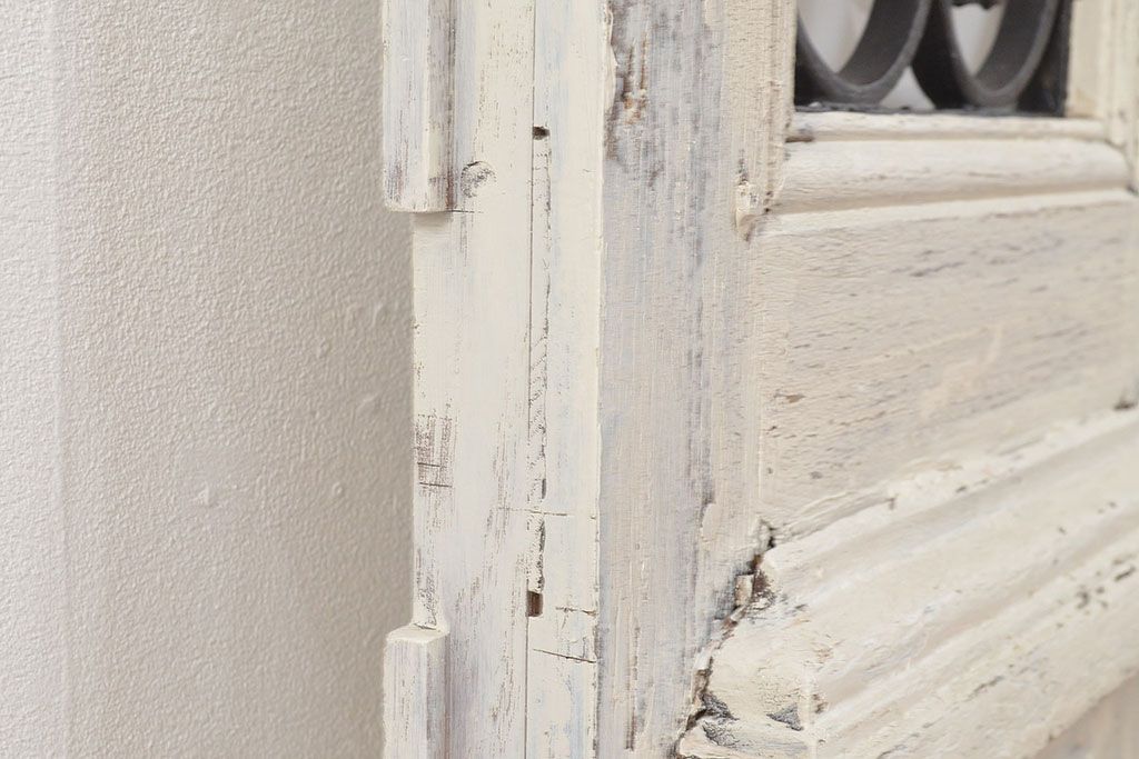 フランスアンティークの親子ドアをリペア&カスタム!ガラスをアクリル板へ差し替え。本体はアンティークホワイトのペイント、アイアン部には黒の着色をし仕上げ。(木製ドア、扉、建具)