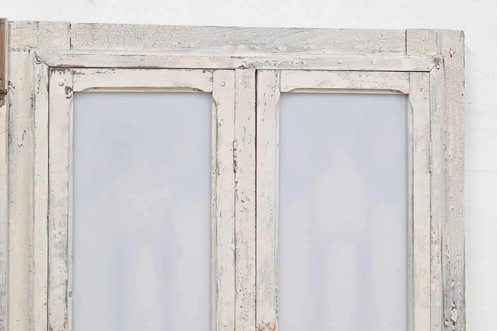 フランスアンティークの親子ドアをリペア&カスタム!ガラスをアクリル板へ差し替え。本体はアンティークホワイトのペイント、アイアン部には黒の着色をし仕上げ。(木製ドア、扉、建具)