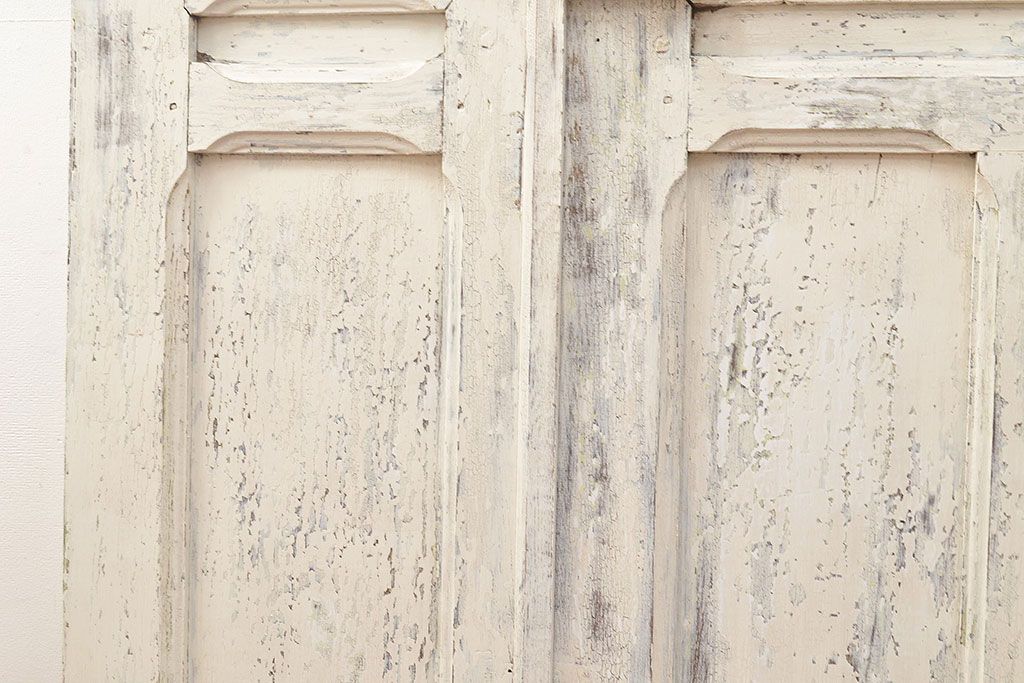 フランスアンティークの親子ドアをリペア&カスタム!ガラスをアクリル板へ差し替え。本体はアンティークホワイトのペイント、アイアン部には黒の着色をし仕上げ。(木製ドア、扉、建具)