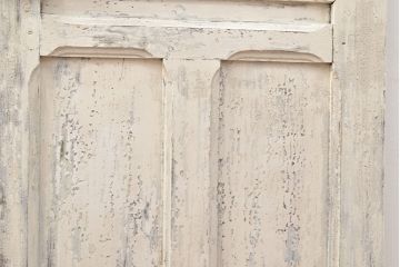 フランスアンティークの親子ドアをリペア&カスタム!ガラスをアクリル板へ差し替え。本体はアンティークホワイトのペイント、アイアン部には黒の着色をし仕上げ。(木製ドア、扉、建具)