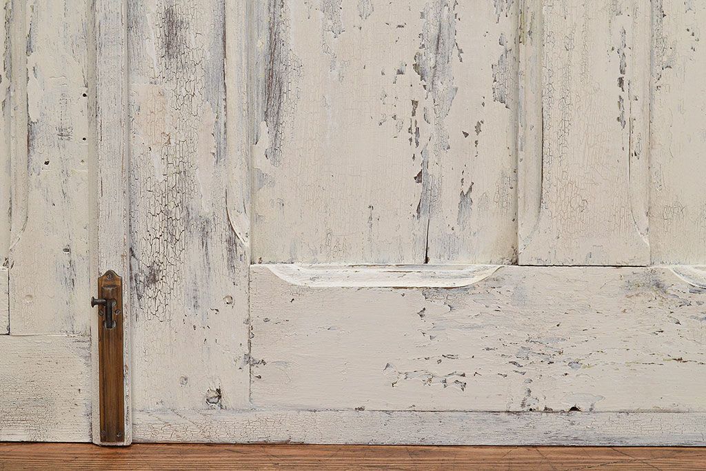 フランスアンティークの親子ドアをリペア&カスタム!ガラスをアクリル板へ差し替え。本体はアンティークホワイトのペイント、アイアン部には黒の着色をし仕上げ。(木製ドア、扉、建具)