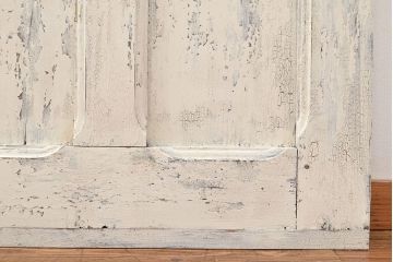 フランスアンティークの親子ドアをリペア&カスタム!ガラスをアクリル板へ差し替え。本体はアンティークホワイトのペイント、アイアン部には黒の着色をし仕上げ。(木製ドア、扉、建具)