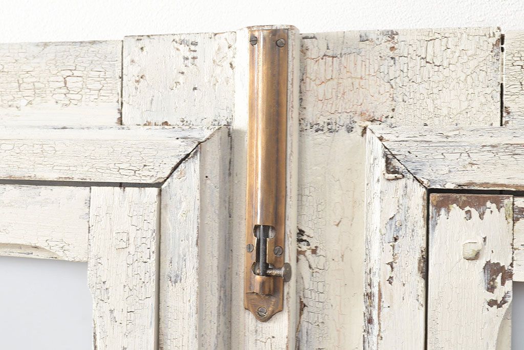 フランスアンティークの親子ドアをリペア&カスタム!ガラスをアクリル板へ差し替え。本体はアンティークホワイトのペイント、アイアン部には黒の着色をし仕上げ。(木製ドア、扉、建具)