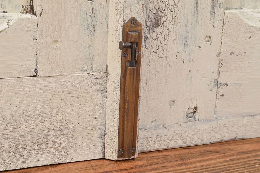フランスアンティークの親子ドアをリペア&カスタム!ガラスをアクリル板へ差し替え。本体はアンティークホワイトのペイント、アイアン部には黒の着色をし仕上げ。(木製ドア、扉、建具)