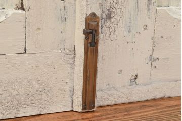 フランスアンティークの親子ドアをリペア&カスタム!ガラスをアクリル板へ差し替え。本体はアンティークホワイトのペイント、アイアン部には黒の着色をし仕上げ。(木製ドア、扉、建具)