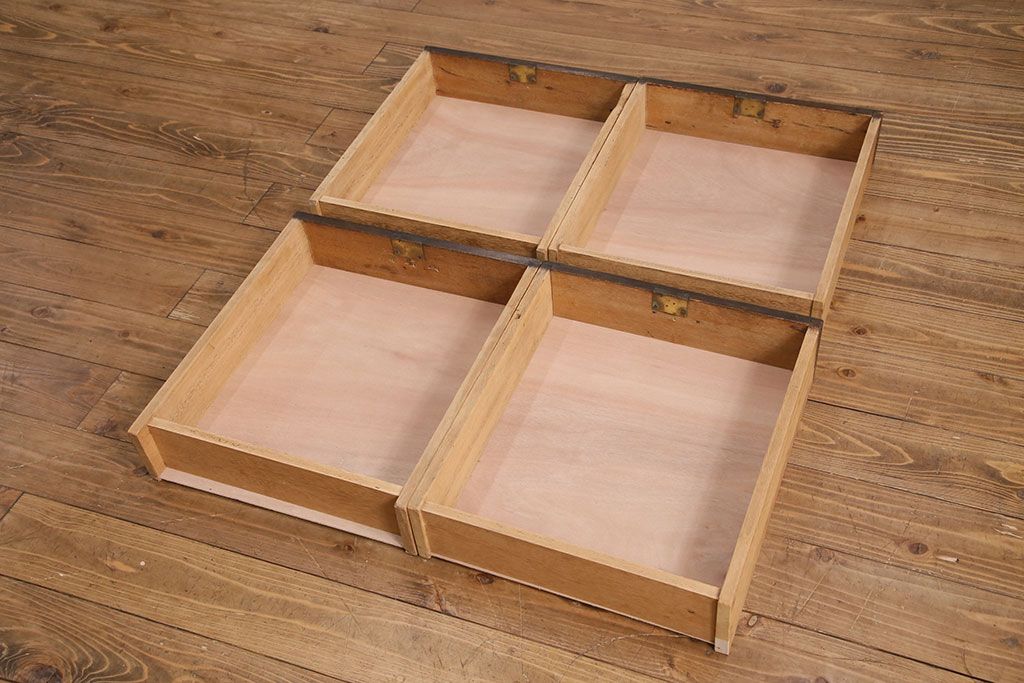 食器棚をリペア&カスタム!既存の棚を撤去し、可動式の棚板を新たに製作。現状に近しい色味に着色し仕上げ。(収納棚、戸棚、キャビネット、カップボード)