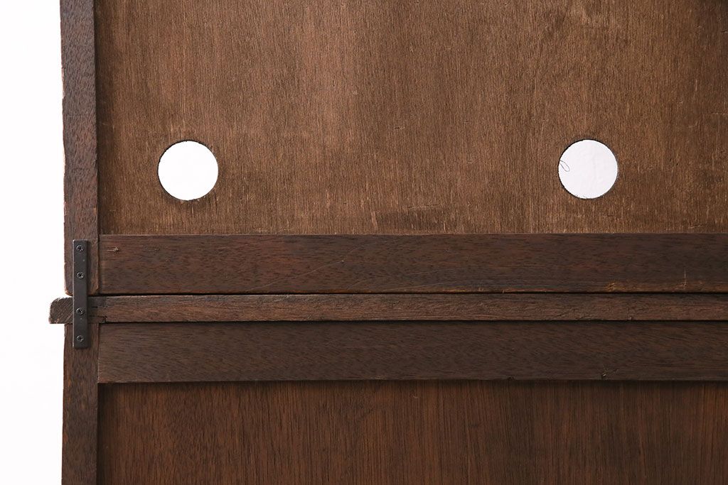 食器棚をリペア&カスタム!既存の棚を撤去し、可動式の棚板を新たに製作。現状に近しい色味に着色し仕上げ。(収納棚、戸棚、キャビネット、カップボード)