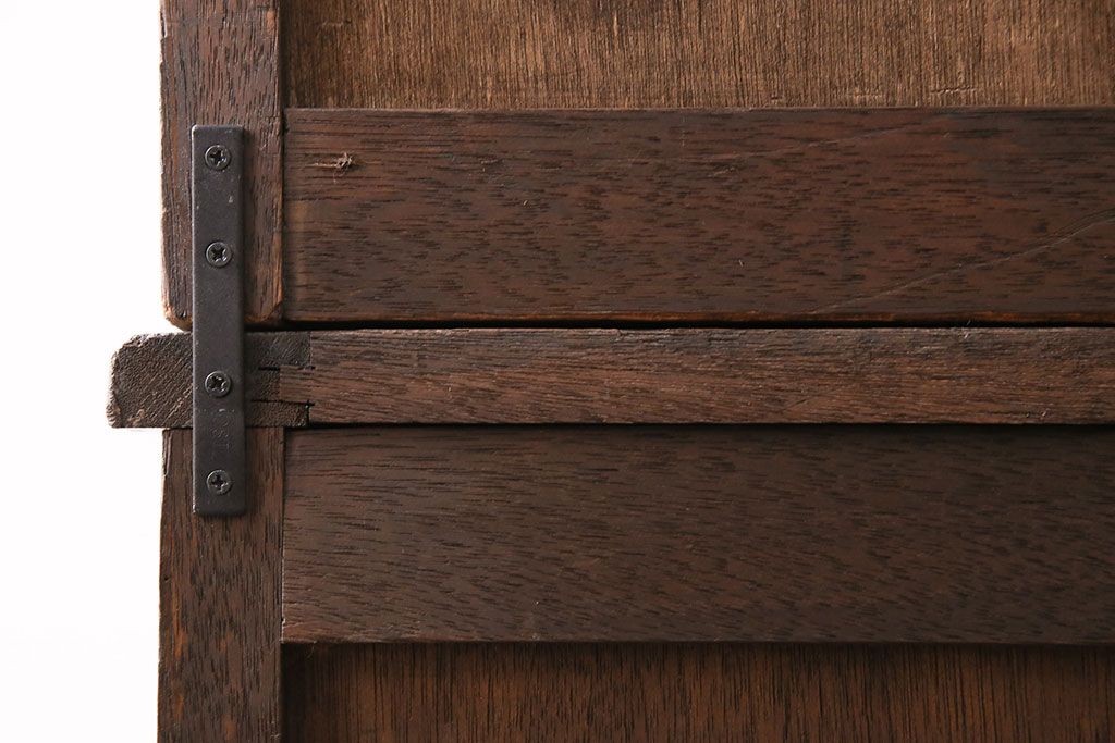 食器棚をリペア&カスタム!既存の棚を撤去し、可動式の棚板を新たに製作。現状に近しい色味に着色し仕上げ。(収納棚、戸棚、キャビネット、カップボード)