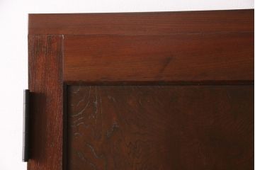 明治期の蔵戸をリペア&カスタム!設置場所に合わせてリサイズし、ドアにリメイク。時代箪笥の引手、アクリル製の家紋を取り付け。外部用塗装で仕上げ。(玄関戸、建具、玄関ドア)